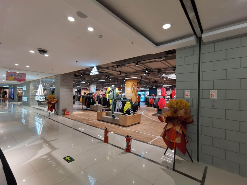 開(kāi)封大商新瑪特阿迪